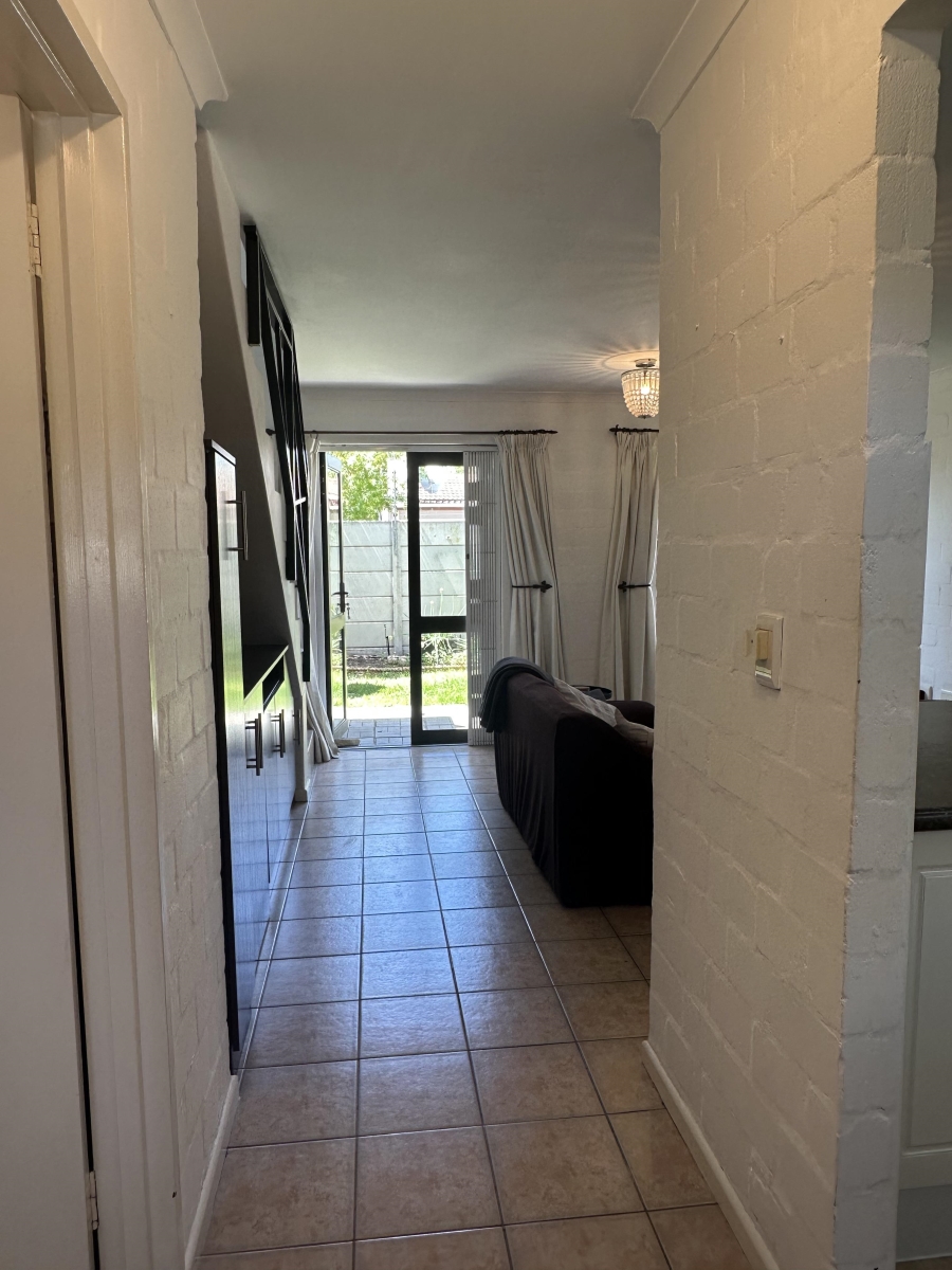 To Let 2 Bedroom Property for Rent in Parklands Western Cape